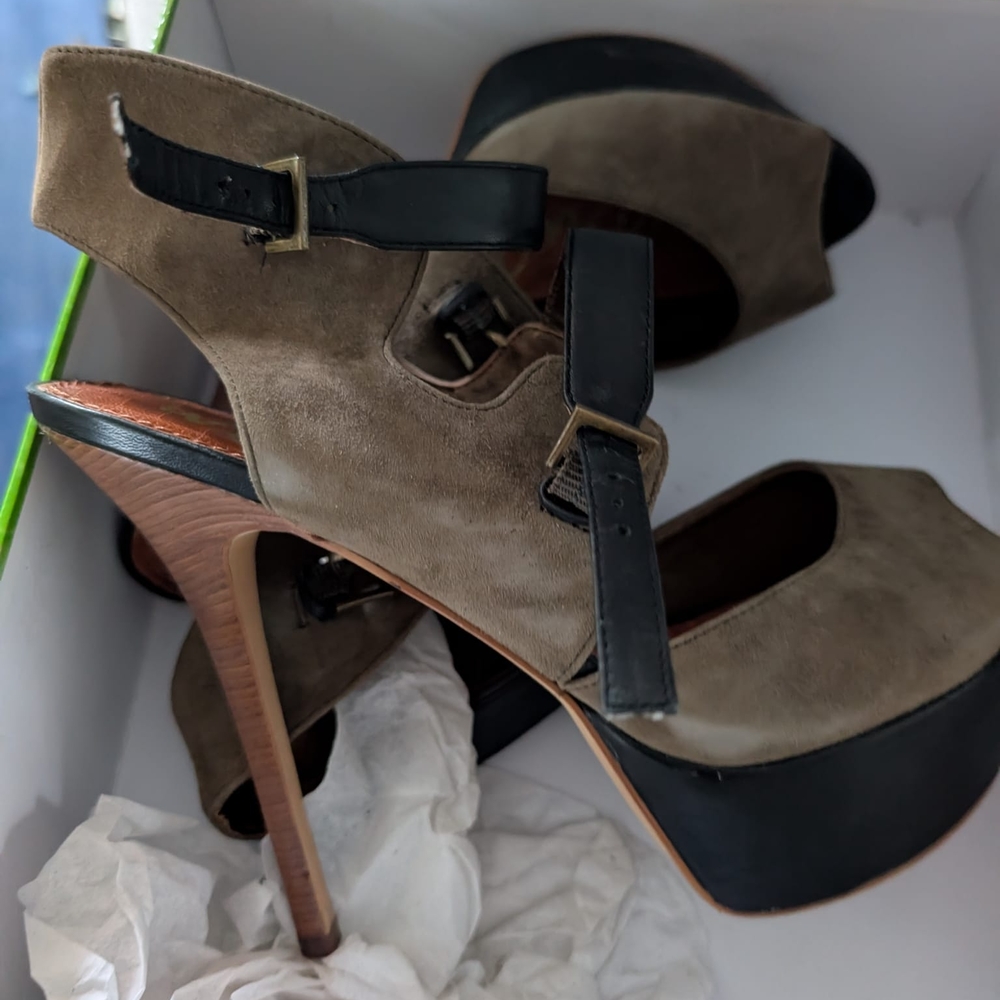 Oura Tan and Black Heels